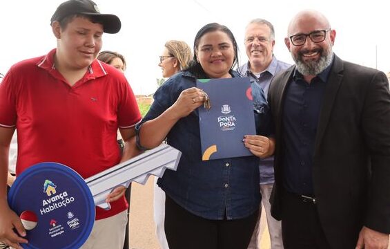 Emoção marca entrega das casas da "Vila dos Sonhos" em Ponta Porã Emoção marca entrega das casas da "Vila dos Sonhos" em Ponta Porã