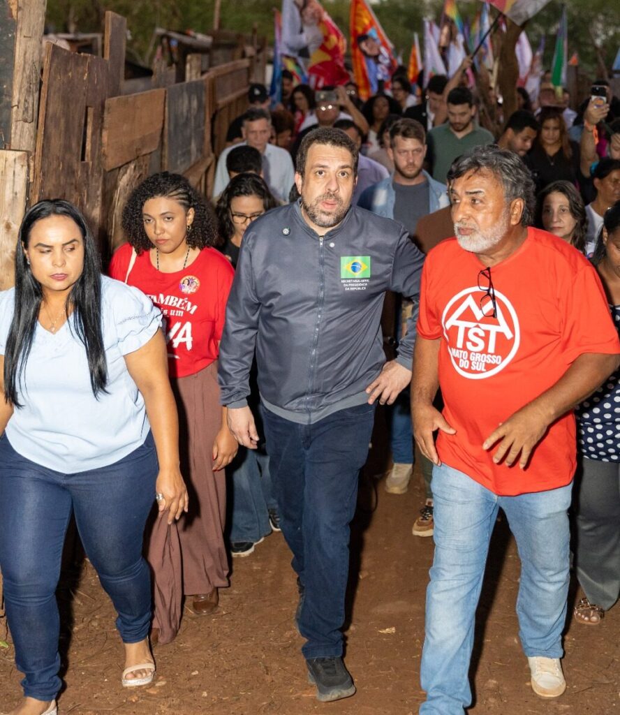 Um dia com Boulos: ministro faz caminhada, defende eleição de Fábio Trad, lança MTST e anuncia investimentos em moradia e infraestrutura na Capital Um dia com Boulos: ministro faz caminhada, defende eleição de Fábio Trad, lança MTST e anuncia investimentos em moradia e infraestrutura na Capital