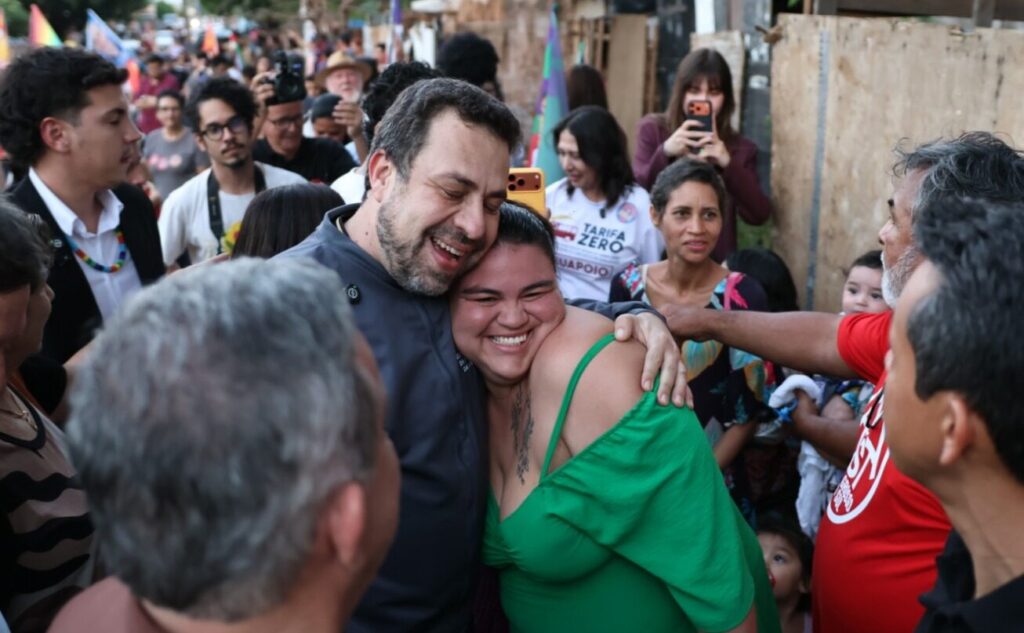Um dia com Boulos: ministro faz caminhada, defende eleição de Fábio Trad, lança MTST e anuncia investimentos em moradia e infraestrutura na Capital Um dia com Boulos: ministro faz caminhada, defende eleição de Fábio Trad, lança MTST e anuncia investimentos em moradia e infraestrutura na Capital