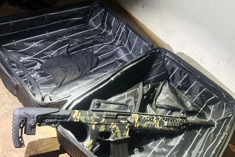 Homem aponta arma para o Batalhão de Choque e morre em confronto Homem aponta arma para o Batalhão de Choque e morre em confronto