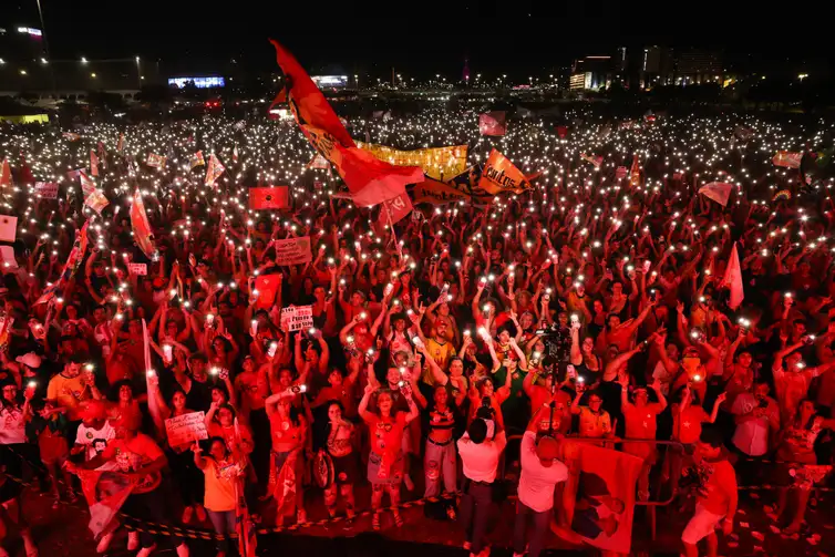 Lula é reeleito presidente do Brasil em virada histórica Lula é reeleito presidente do Brasil em virada histórica