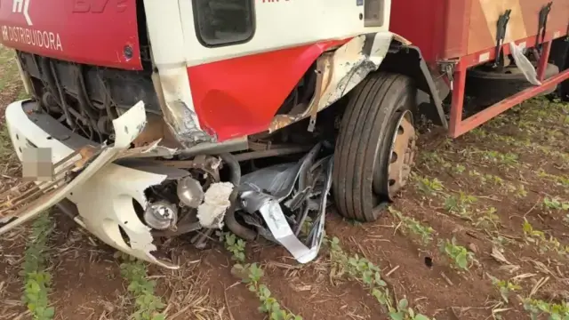 Acidente na Rodovia MS-386 entre Amambai e Ponta Porã deixa duas pessoas feridas Acidente na Rodovia MS-386 entre Amambai e Ponta Porã deixa duas pessoas feridas