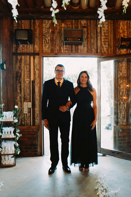 Casamento de Mirela e Rafael é marcado por emoção e momentos inesquecíveis em Amambai Casamento de Mirela e Rafael é marcado por emoção e momentos inesquecíveis em Amambai