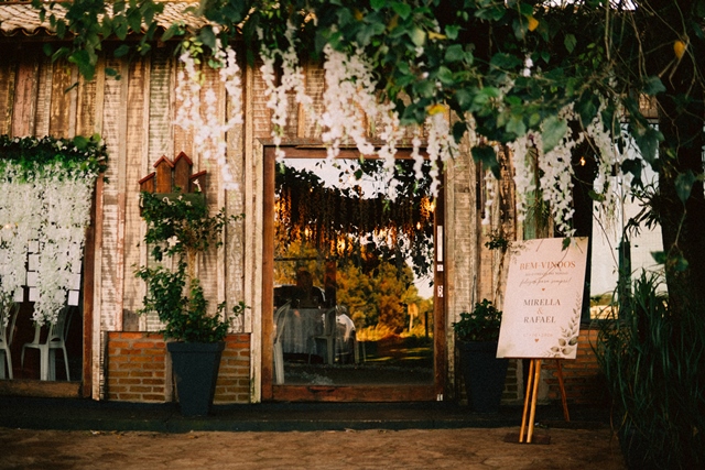 Casamento de Mirela e Rafael é marcado por emoção e momentos inesquecíveis em Amambai Casamento de Mirela e Rafael é marcado por emoção e momentos inesquecíveis em Amambai