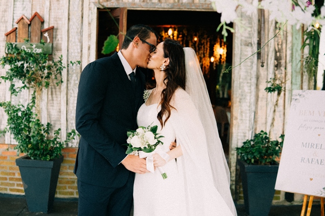 Casamento de Mirela e Rafael é marcado por emoção e momentos inesquecíveis em Amambai Casamento de Mirela e Rafael é marcado por emoção e momentos inesquecíveis em Amambai
