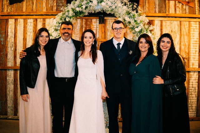 Casamento de Mirela e Rafael é marcado por emoção e momentos inesquecíveis em Amambai Casamento de Mirela e Rafael é marcado por emoção e momentos inesquecíveis em Amambai