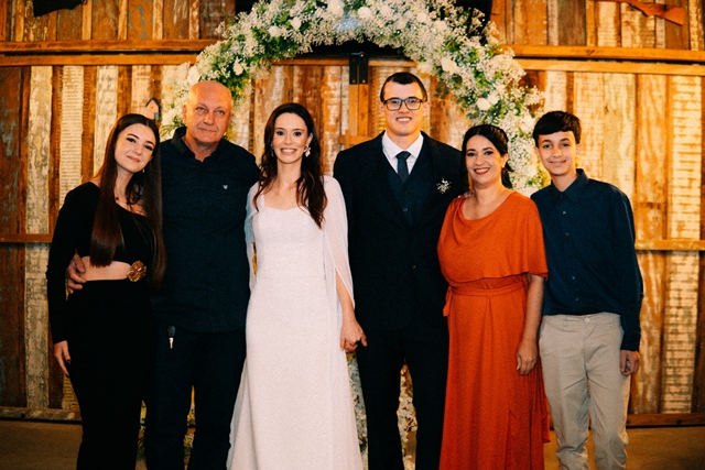 Casamento de Mirela e Rafael é marcado por emoção e momentos inesquecíveis em Amambai Casamento de Mirela e Rafael é marcado por emoção e momentos inesquecíveis em Amambai