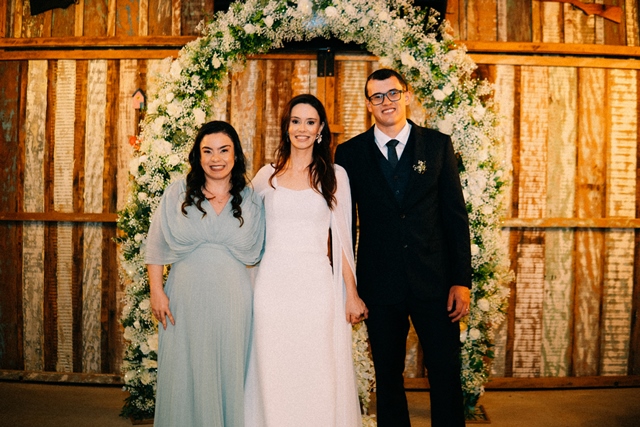 Casamento de Mirela e Rafael é marcado por emoção e momentos inesquecíveis em Amambai Casamento de Mirela e Rafael é marcado por emoção e momentos inesquecíveis em Amambai