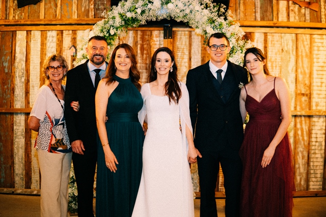 Casamento de Mirela e Rafael é marcado por emoção e momentos inesquecíveis em Amambai Casamento de Mirela e Rafael é marcado por emoção e momentos inesquecíveis em Amambai