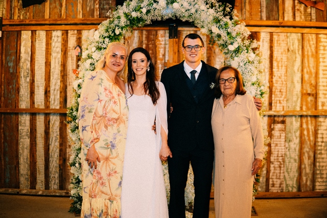 Casamento de Mirela e Rafael é marcado por emoção e momentos inesquecíveis em Amambai Casamento de Mirela e Rafael é marcado por emoção e momentos inesquecíveis em Amambai