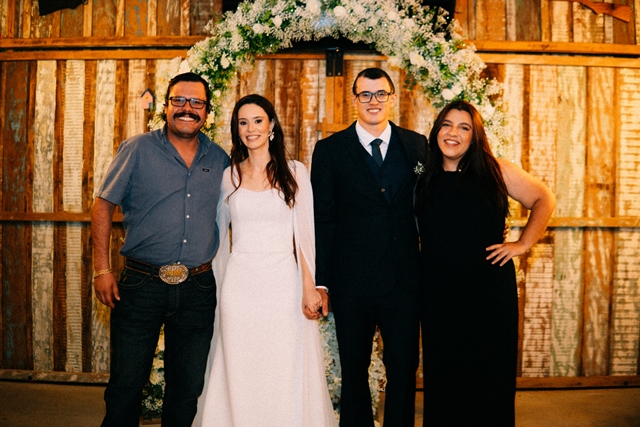 Casamento de Mirela e Rafael é marcado por emoção e momentos inesquecíveis em Amambai Casamento de Mirela e Rafael é marcado por emoção e momentos inesquecíveis em Amambai