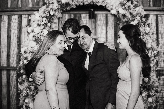 Casamento de Mirela e Rafael é marcado por emoção e momentos inesquecíveis em Amambai Casamento de Mirela e Rafael é marcado por emoção e momentos inesquecíveis em Amambai