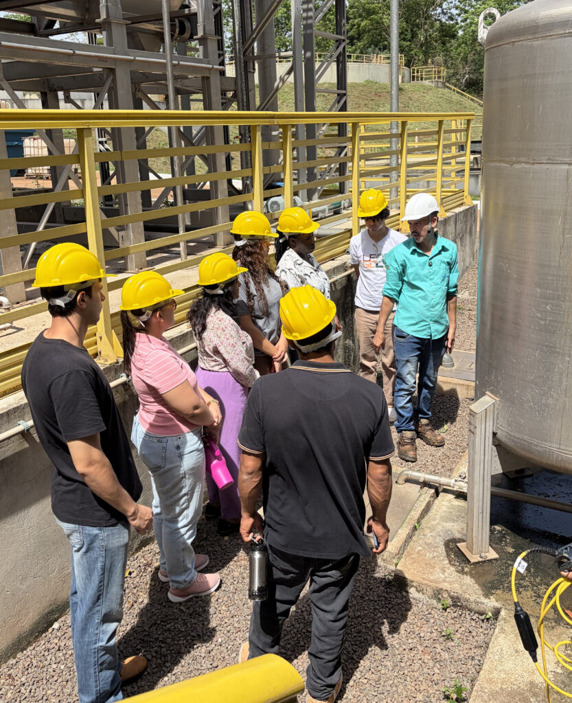 Programa Portas Abertas aproxima acadêmicos da UFGD da prática do tratamento de esgoto em Dourados Programa Portas Abertas aproxima acadêmicos da UFGD da prática do tratamento de esgoto em Dourados
