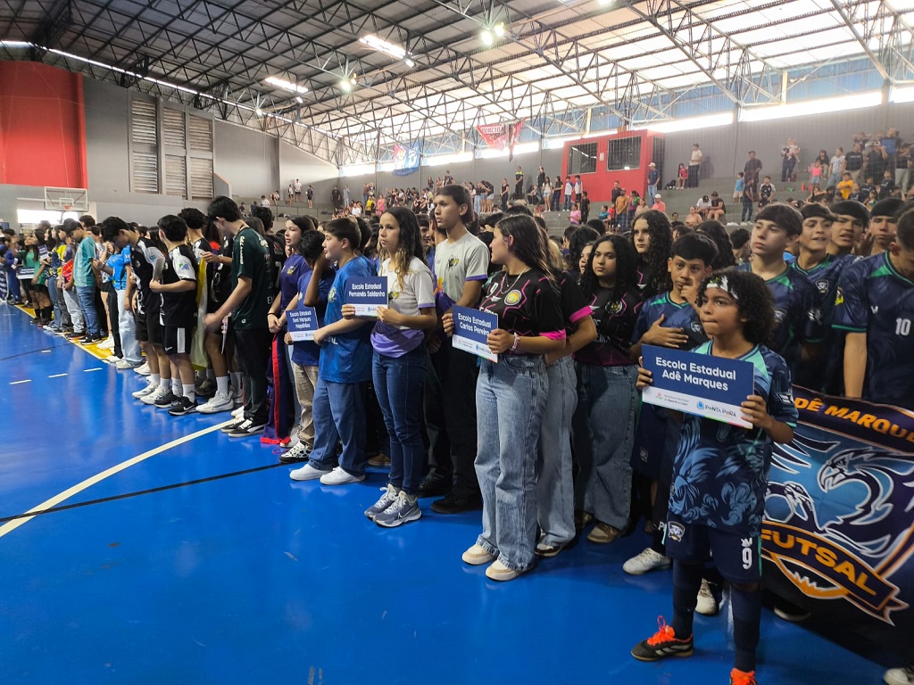 Jogos Escolares de Ponta Porã são abertos com representantes de 31 escolas Jogos Escolares de Ponta Porã são abertos com representantes de 31 escolas
