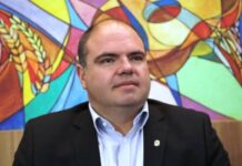 Template Colunistas – Yhuldes Giovani