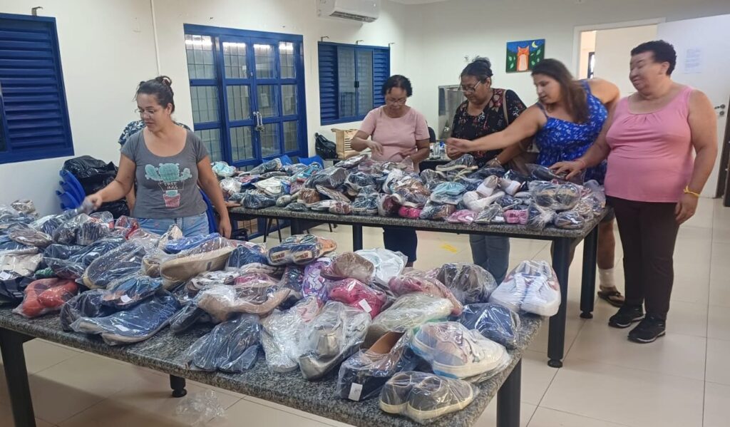 Campanha “O Seu Pezinho Virou Pezão” arrecada 504 pares de calçados para alunos e famílias da APAE/CG Campanha “O Seu Pezinho Virou Pezão” arrecada 504 pares de calçados para alunos e famílias da APAE/CG