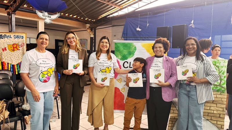 Escola Municipal Rural Graça de Deus recebe lançamento de livro sobre prevenção à violência doméstica em guarani kaiowá