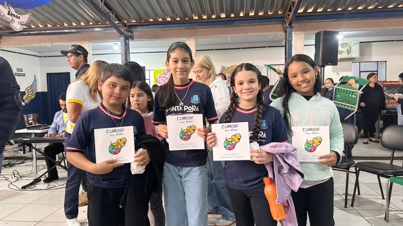 Escola Municipal Rural Graça de Deus recebe lançamento de livro sobre prevenção à violência doméstica em guarani kaiowá