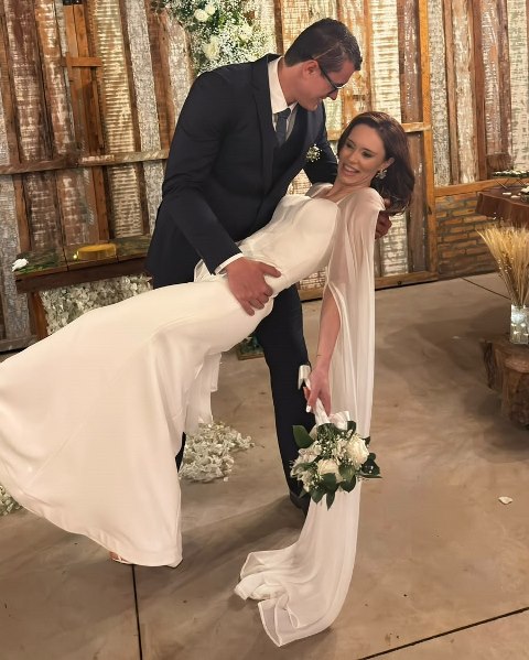 Casamento de Mirela e Rafael é marcado por emoção e momentos inesquecíveis em Amambai Casamento de Mirela e Rafael é marcado por emoção e momentos inesquecíveis em Amambai