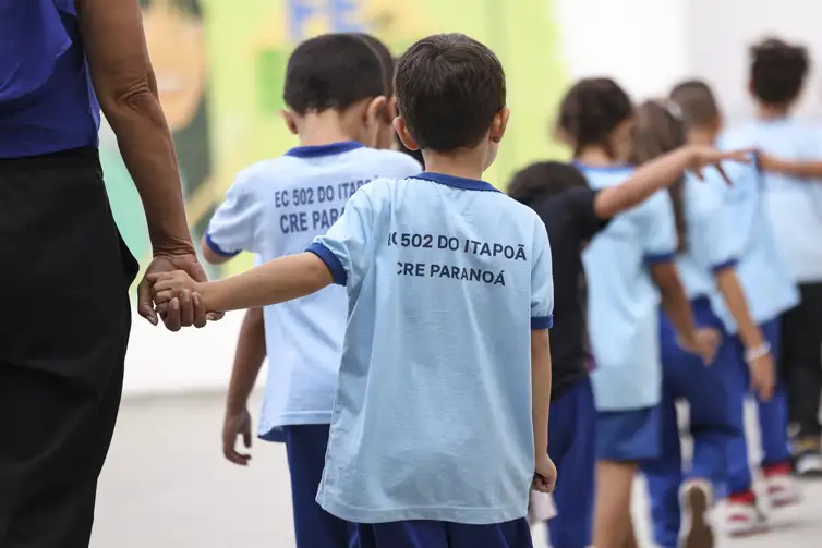Eleições 2026: Flávio quer escolas militares; Lula propõe ampliar educação integral Eleições 2026: Flávio quer escolas militares; Lula propõe ampliar educação integral