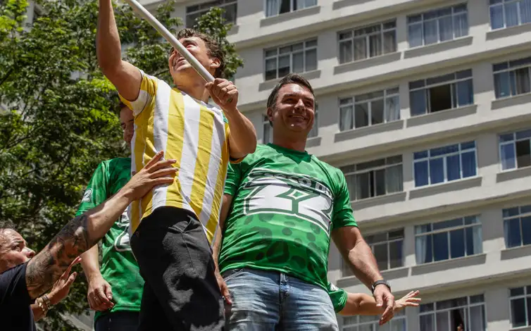 Campanha de Flávio Bolsonaro realiza manifestação na Paulista