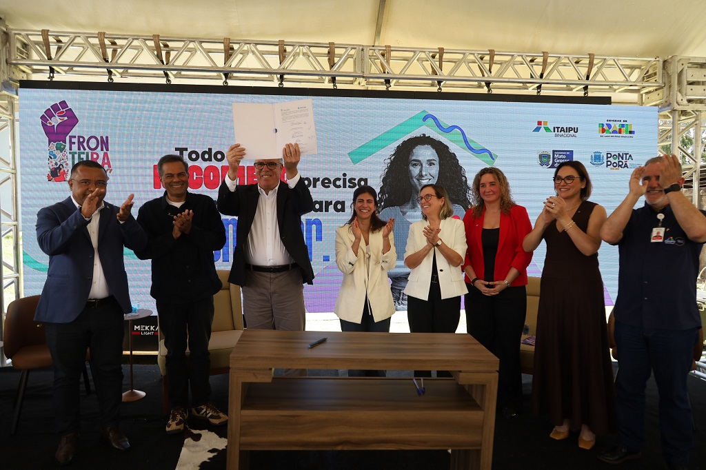 Eduardo Campos assina ordem de serviço para construção da Casa da Mulher Brasileira em Ponta Porã Eduardo Campos assina ordem de serviço para construção da Casa da Mulher Brasileira em Ponta Porã