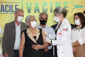 Mais de 68% dos municípios do Estado iniciaram nesta terça-feira a vacinação contra a Covid-19
