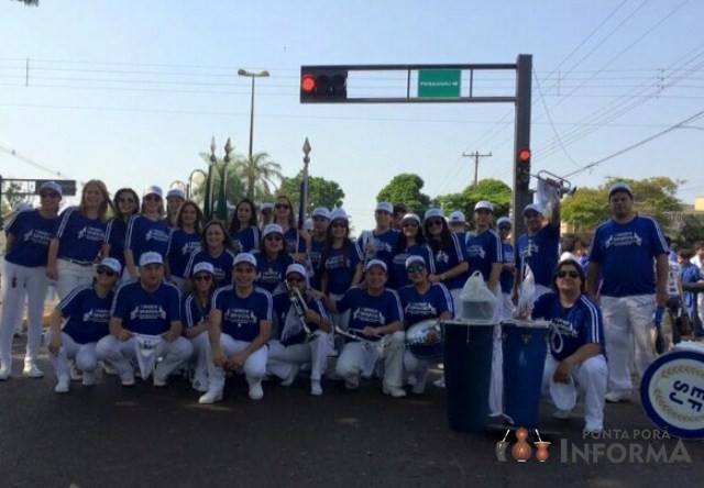 O mar branco e azul invade Avenida Brasil novamente em Ponta Porã. EX FANFARRISTAS são destaque no desfile cívico de 2015.