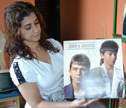 Na casa de Pedro Morato se mata a saudade dos discos de 'Vinil'