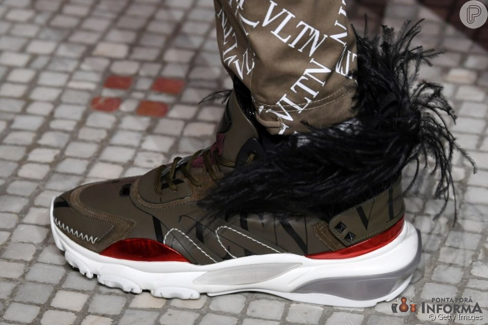 Moda sem gênero e pochete são tendências na Semana de Moda Masculina de Paris Moda sem gênero e pochete são tendências na Semana de Moda Masculina de Paris