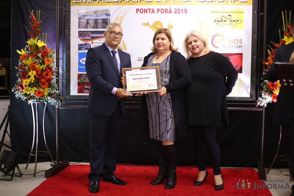 Roteiro de Compras entrega certificado Destaque Empresarial e Profissional em Ponta Porã