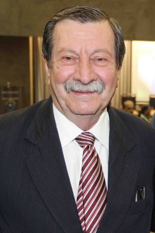 O ex-presidente Renê Siufi completa o conselho federal titular. 