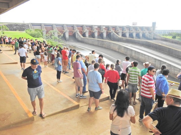 Más de 4.000 personas visitaron la Itaipú en lo que va de la Semana Santa. Foto: Gentileza