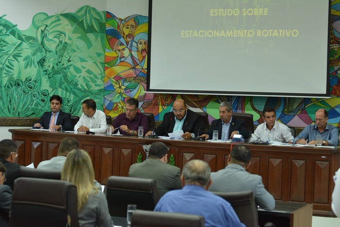 Mesa que coordenou os trabalhos durante a audiência pública em que foi debatida a implantação da zona azul em Ponta Porã.Fotos: Lécio Aguilera