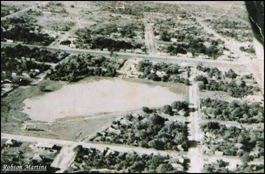 Fonte: Imagem da web. Vista aérea da Laguna Porã, década de 50.