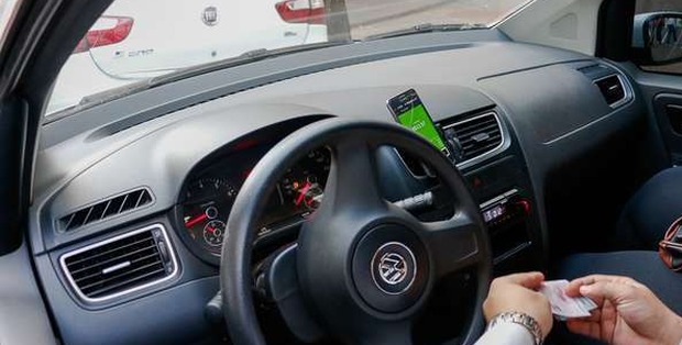 Motorista de aplicativo recusa passageira na Vila Rica: 'não carrego empregada'