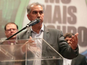 “Paciência tem limite”, diz Reinaldo ao cobrar União por apoio na fronteira Em solenidade, mais uma vez, Reinaldo cobrou atenção da União à fronteira do MS. (Foto: Fernando Antunes)