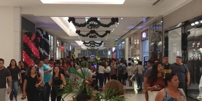 Shopping lotado, durante Black Friday em Natal — Foto: Watson Medeiros/Inter TV Cabugi