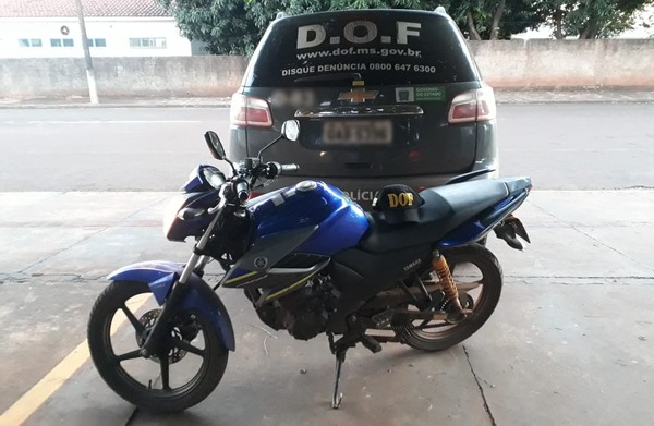 Motocicleta roubada é recuperada pelo DOF em estrada vicinal