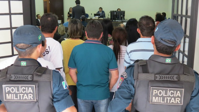 Moradores de Itaporã e estudantes de direito lotaram auditório do Fórum da cidade para acompanhar julgamento (Foto: Eliel Oliveira)