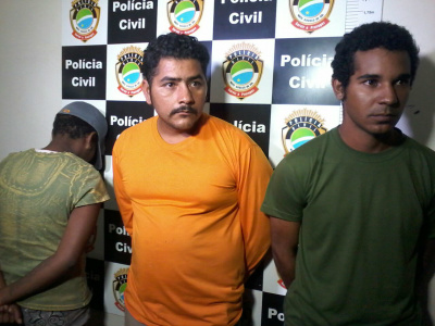 Dois suspeitos foram presos e adolescente apreendida(Foto: Maressa Mendonça / Correio do Estado)