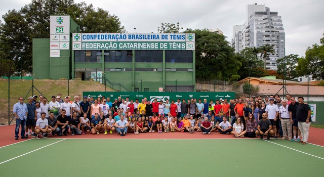 Nova geração e lendas celebram união do tênis brasileiro no Encontro Internacional de Treinamento da CBT