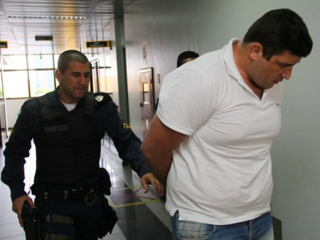 Rafael chegou à audiência algemado e chorou no depoimento da testemunha de defesa. (Foto: Marcos Ermínio)