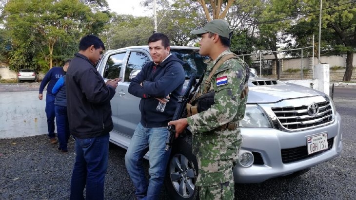 Wilfrido Bareiro Vargas, alias Peloncho, se encontraba en el estacionamiento de una churrasquería a bordo de una camioneta Toyota Hilux cuando fue detenido por la Senad. Gentileza.