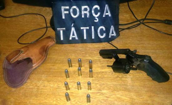 PM de Ponta Porã prende arma de fogo com dois suspeitos