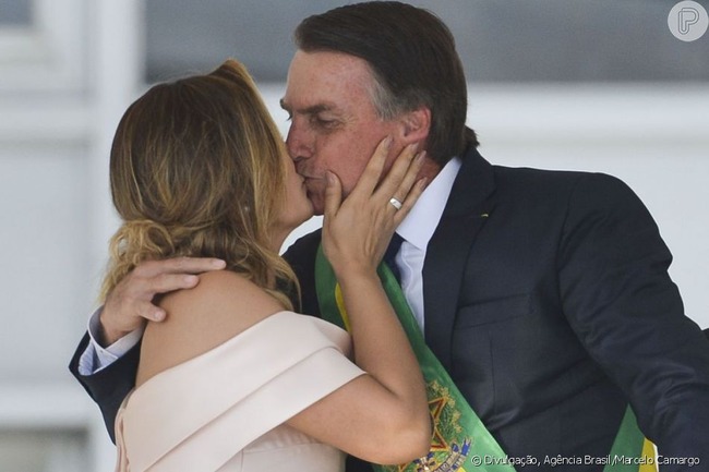 Vestido rosé de Michelle Bolsonaro na posse será leiloado