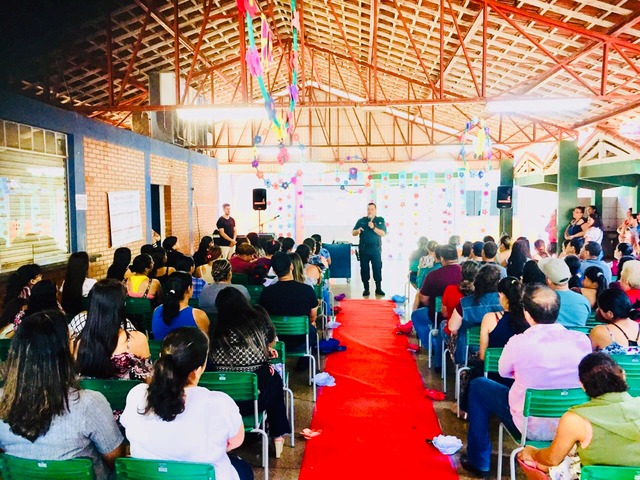 PM de Dourados leva palestra preventiva à pais de alunos da Escola Tancredo Neves
