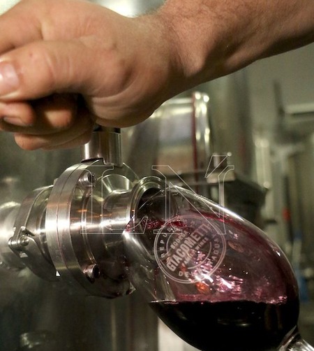 También tanques de acero son usados para la maduración de los vinos de alta gama.