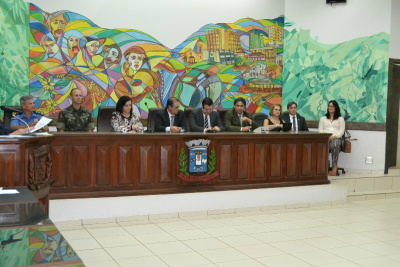 Mesa de autoridades na posse do novo delegado Regional da Policia Civil.fotos: Tião Prado (Pontaporainforma)