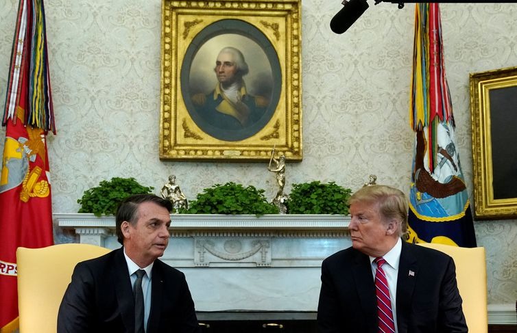 Donald Trump se reúne com Jair Bolsonaro, no Salão Oval da Casa Branca, em Washington - Reuters/Kevin Lamarque/Direitos Reservados